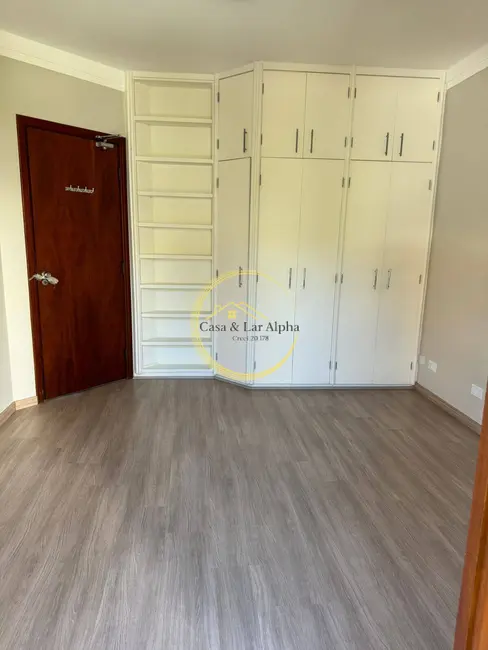 Casa com 4 quartos à venda, 380m2 em Morada dos Pinheiros (Aldeia da Serra), Santana De Parnaiba - SP - imagem 9 Foto 9 de Casa com 4 quartos à venda, 380m2 em Morada dos Pinheiros (Aldeia da Serra), Santana De Parnaiba - SP