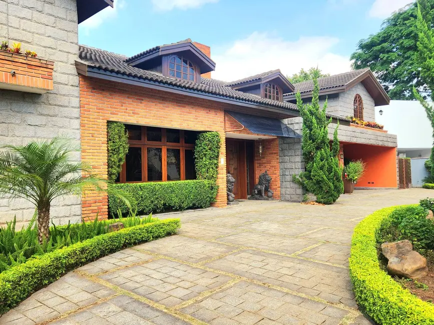 Foto 3 de Casa com 4 quartos para alugar, 868m2 em Barueri - SP