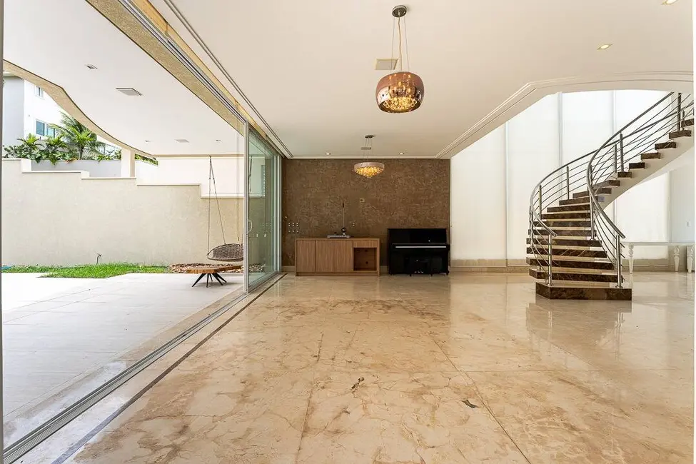 Casa com 4 quartos à venda, 471m2 em Barueri - SP - imagem 4 Foto 4 de Casa com 4 quartos à venda, 471m2 em Barueri - SP