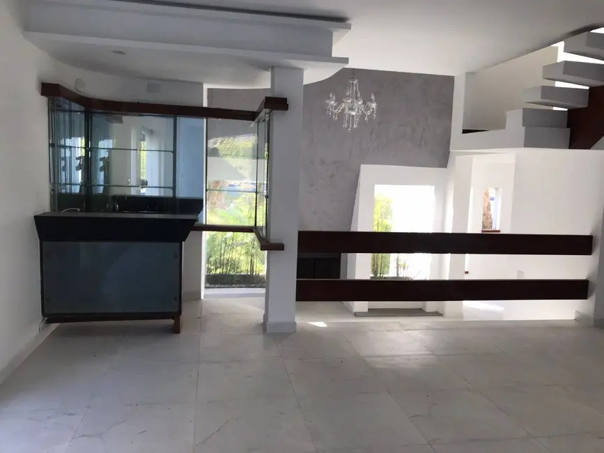 Casa com 4 quartos à venda e para alugar, 343m2 em Barueri - SP - imagem 9 Foto 9 de Casa com 4 quartos à venda e para alugar, 343m2 em Barueri - SP