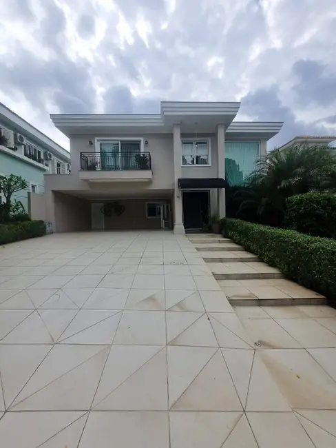 Foto 1 de Casa com 4 quartos para alugar, 400m2 em Barueri - SP