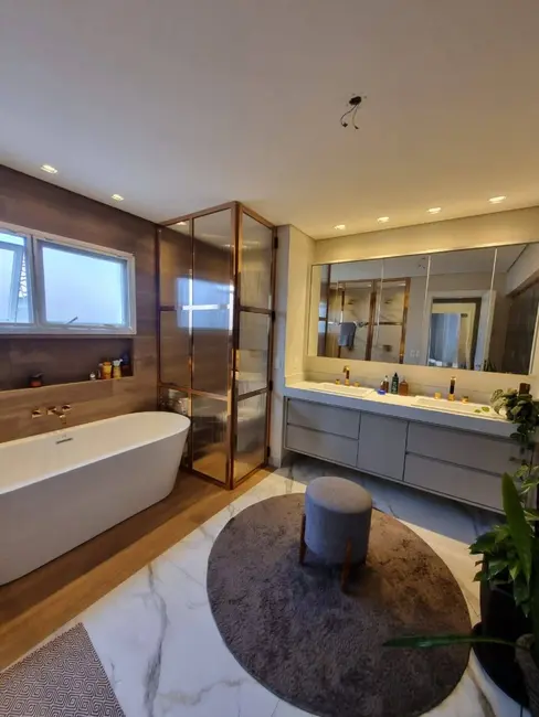 Foto 8 de Casa com 4 quartos para alugar, 400m2 em Barueri - SP