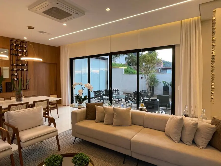 Foto 2 de Casa com 5 quartos para alugar, 500m2 em Alphaville, Santana De Parnaiba - SP