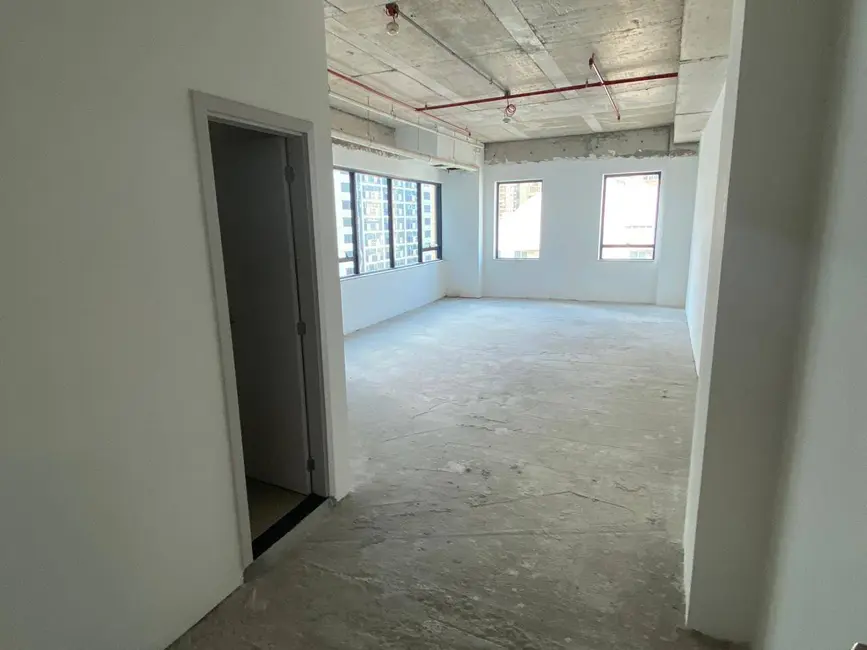 Foto 3 de Sala Comercial para alugar, 60m2 em Barueri - SP
