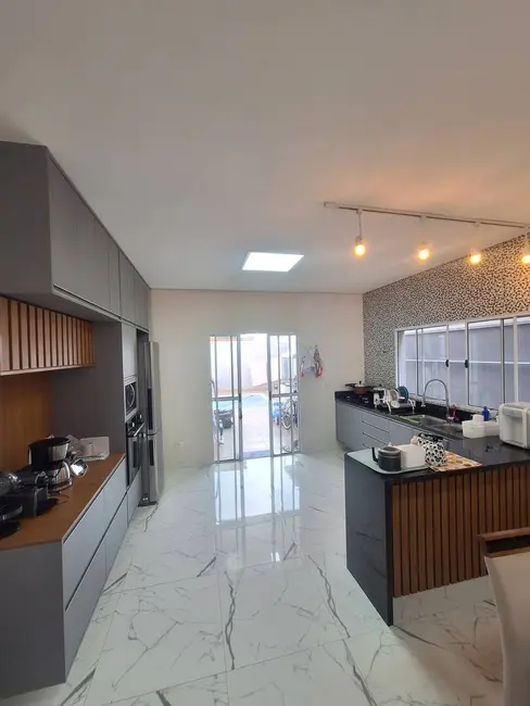 Foto 4 de Casa com 2 quartos para alugar, 128m2 em Santana De Parnaiba - SP
