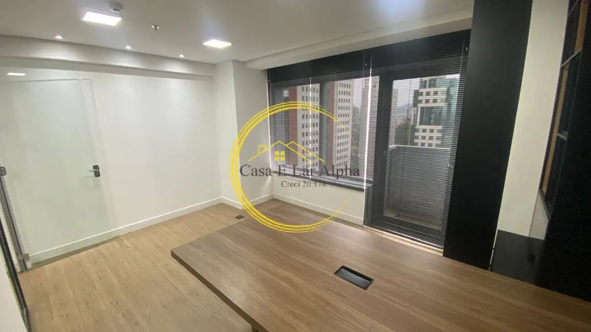 Foto 3 de Apartamento com 3 quartos para alugar, 201m2 em Tamboré, Santana De Parnaiba - SP