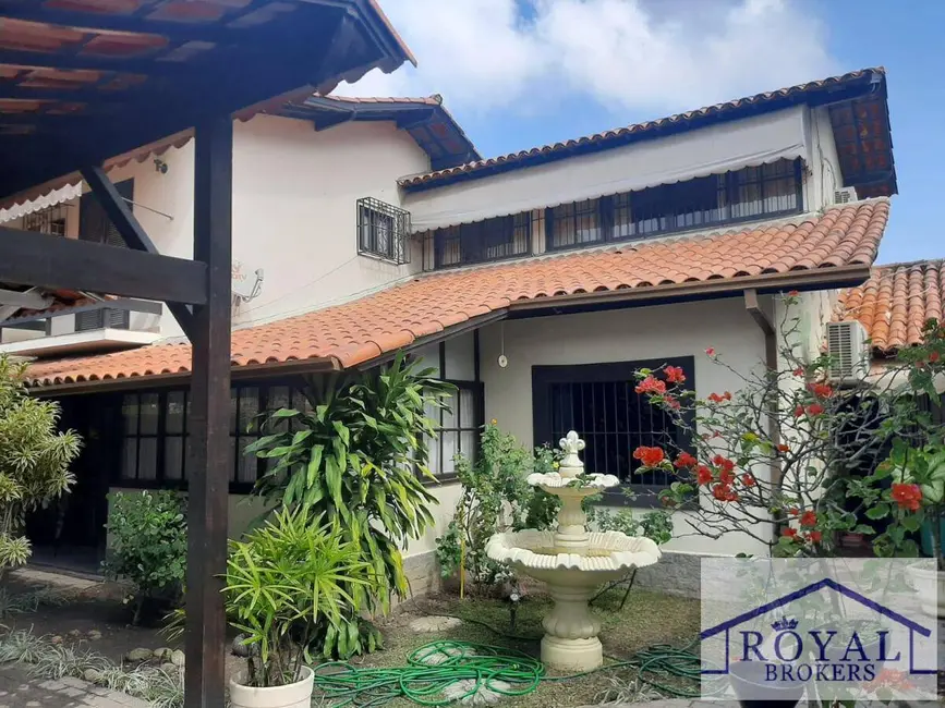 Foto 1 de Casa com 5 quartos à venda, 386m2 em Piratininga, Niteroi - RJ