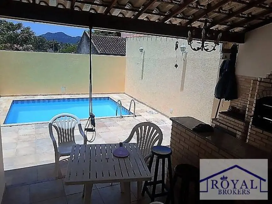Casa com 3 quartos à venda em Itaipu, Niteroi - RJ - imagem 3 Foto 3 de Casa com 3 quartos à venda em Itaipu, Niteroi - RJ