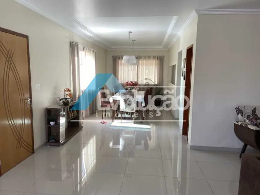 Casa de Condomínio com 3 quartos à venda, 250m2 em Rio De Janeiro - RJ - imagem 4 Foto 4 de Casa de Condomínio com 3 quartos à venda, 250m2 em Rio De Janeiro - RJ