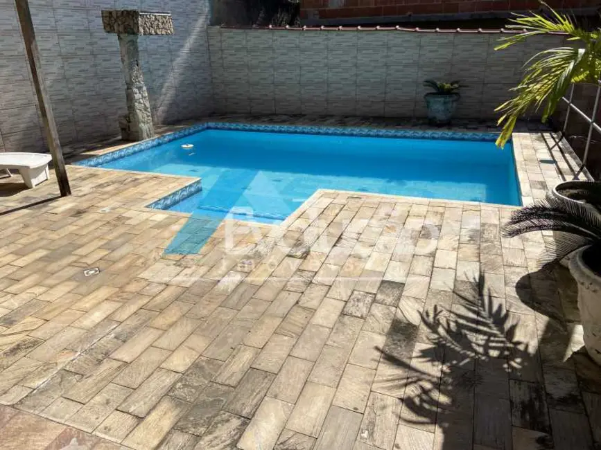 Foto 2 de Casa com 4 quartos à venda, 300m2 em Rio De Janeiro - RJ