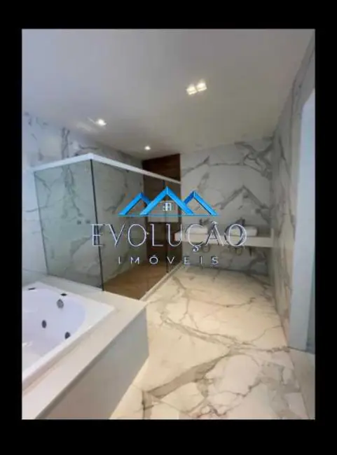 Casa de Condomínio com 6 quartos à venda e para alugar, 450m2 em Rio De Janeiro - RJ - imagem 3 Foto 3 de Casa de Condomínio com 6 quartos à venda e para alugar, 450m2 em Rio De Janeiro - RJ