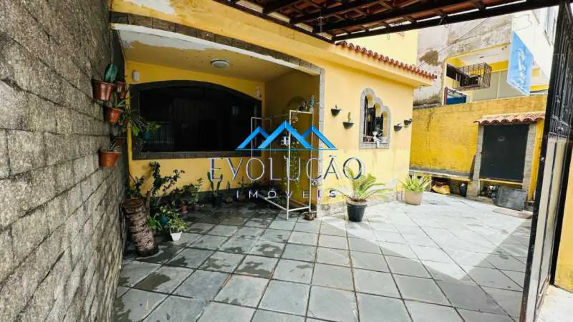 Casa com 4 quartos à venda, 220m2 em Rio De Janeiro - RJ - imagem 2 Foto 2 de Casa com 4 quartos à venda, 220m2 em Rio De Janeiro - RJ