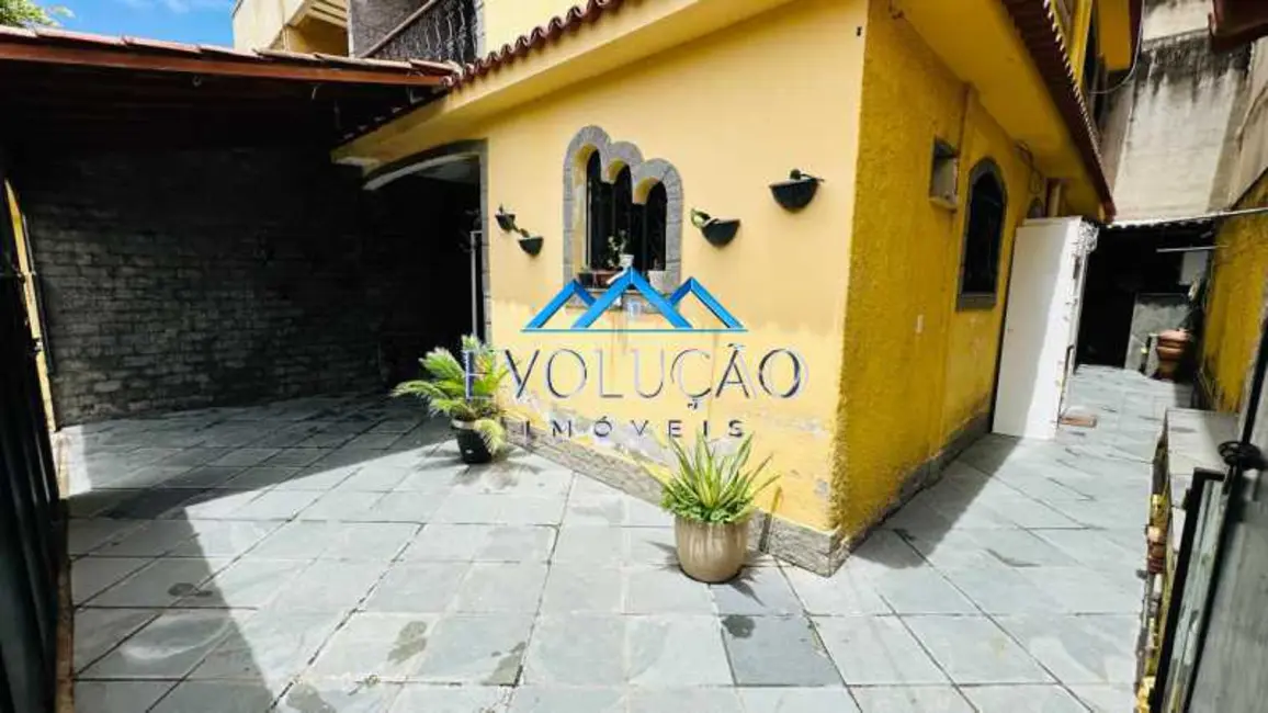 Casa com 4 quartos à venda, 220m2 em Rio De Janeiro - RJ - imagem 3 Foto 3 de Casa com 4 quartos à venda, 220m2 em Rio De Janeiro - RJ