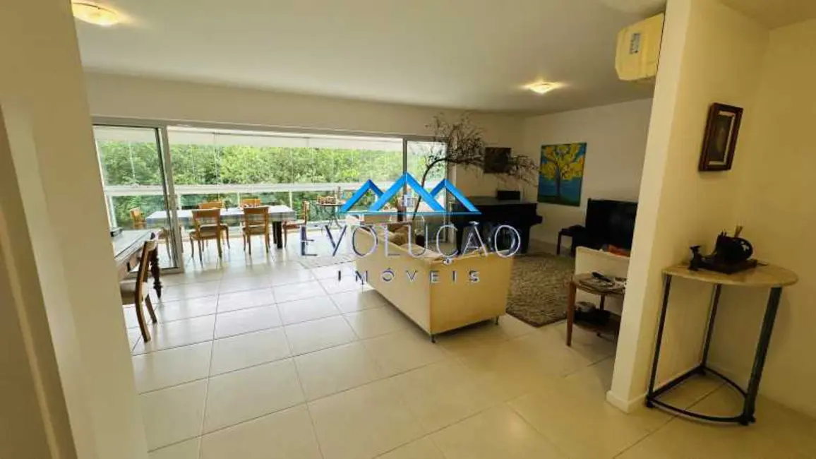 Apartamento com 4 quartos à venda, 227m2 em Rio De Janeiro - RJ - imagem 3 Foto 3 de Apartamento com 4 quartos à venda, 227m2 em Rio De Janeiro - RJ