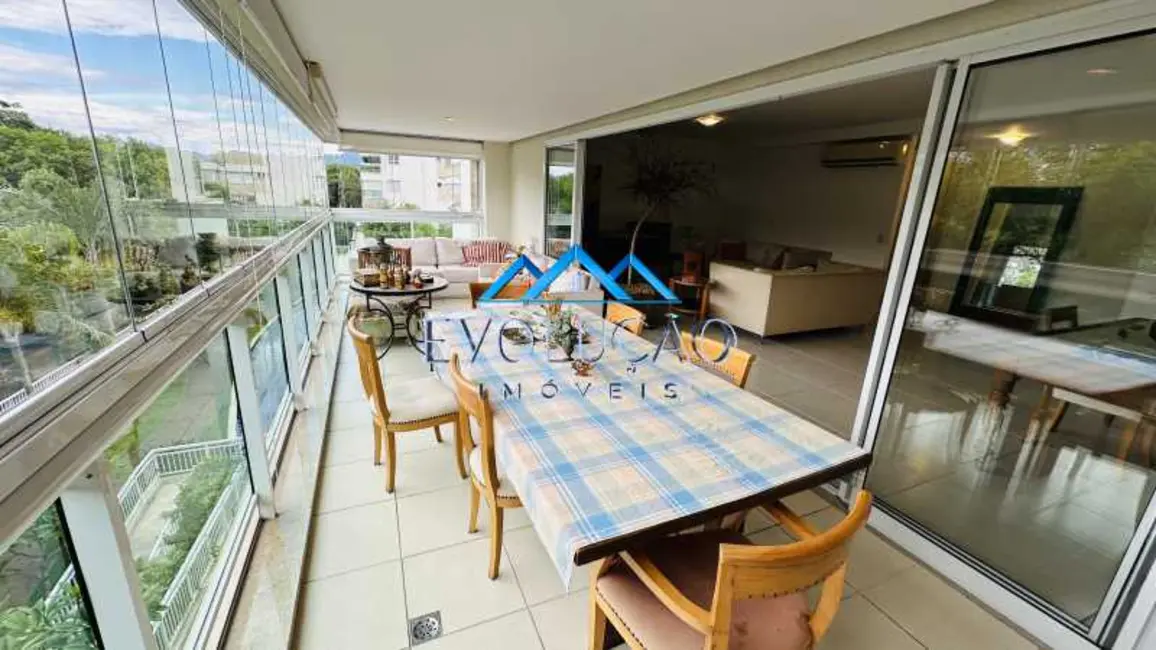 Apartamento com 4 quartos à venda, 227m2 em Rio De Janeiro - RJ - imagem 6 Foto 6 de Apartamento com 4 quartos à venda, 227m2 em Rio De Janeiro - RJ