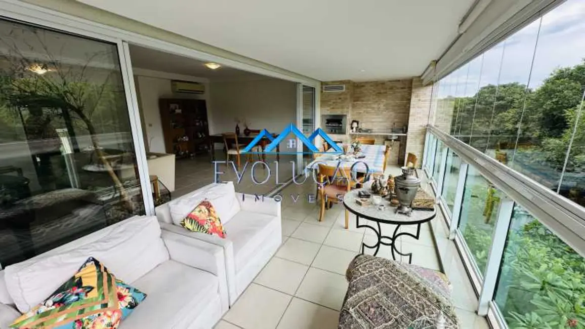 Apartamento com 4 quartos à venda, 227m2 em Rio De Janeiro - RJ - imagem 7 Foto 7 de Apartamento com 4 quartos à venda, 227m2 em Rio De Janeiro - RJ