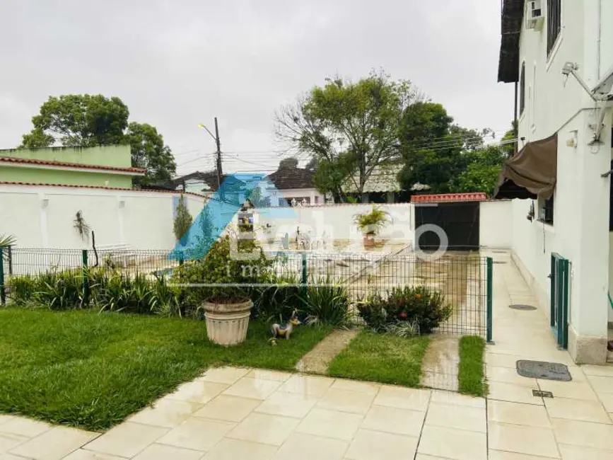 Foto 8 de Casa com 3 quartos à venda, 300m2 em Rio De Janeiro - RJ