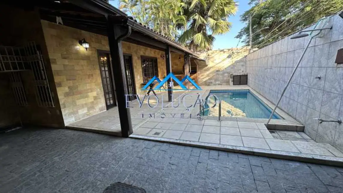 Foto 2 de Casa de Condomínio com 3 quartos à venda, 180m2 em Rio De Janeiro - RJ