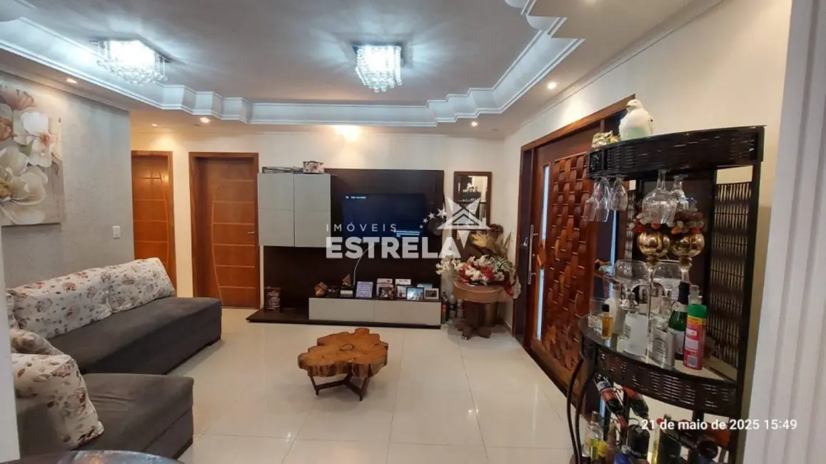 Casa com 2 quartos à venda, 250m2 em Jardim Lavapes das Graças, Cotia - SP - imagem 1 Foto 1 de Casa com 2 quartos à venda, 250m2 em Jardim Lavapes das Graças, Cotia - SP