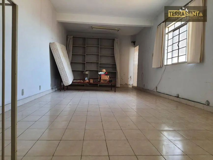 Casa com 3 quartos à venda, 250m2 em Vila Comendador Rodrigues Alves, Guaratingueta - SP - imagem 6 Foto 6 de Casa com 3 quartos à venda, 250m2 em Vila Comendador Rodrigues Alves, Guaratingueta - SP