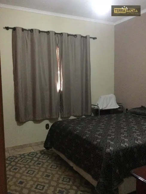 Foto 4 de Casa com 3 quartos à venda e para alugar, 250m2 em Parque Residencial Anna Guilhermina Rois Alves, Guaratingueta - SP