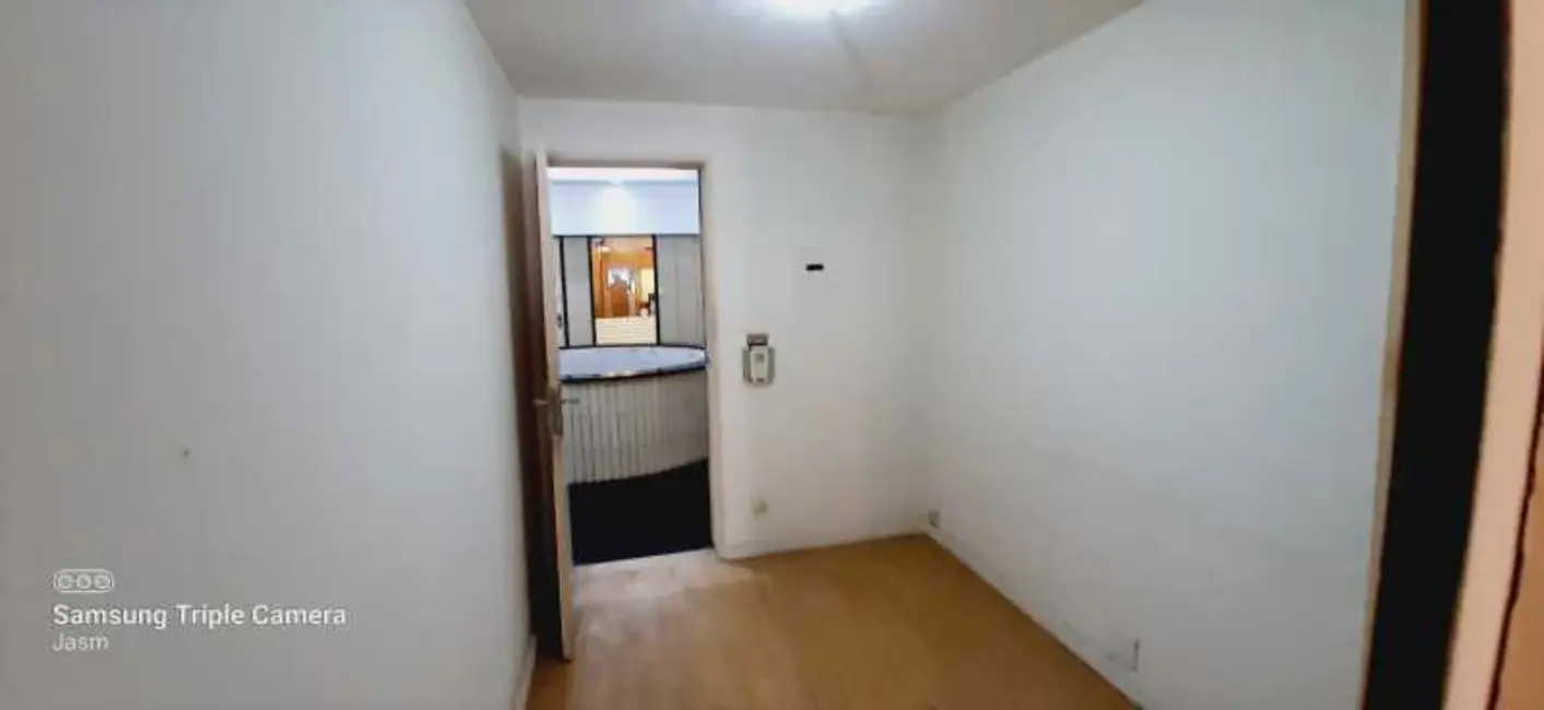 Sala Comercial à venda, 41m2 em Copacabana, Rio De Janeiro - RJ - imagem 6 Foto 6 de Sala Comercial à venda, 41m2 em Copacabana, Rio De Janeiro - RJ