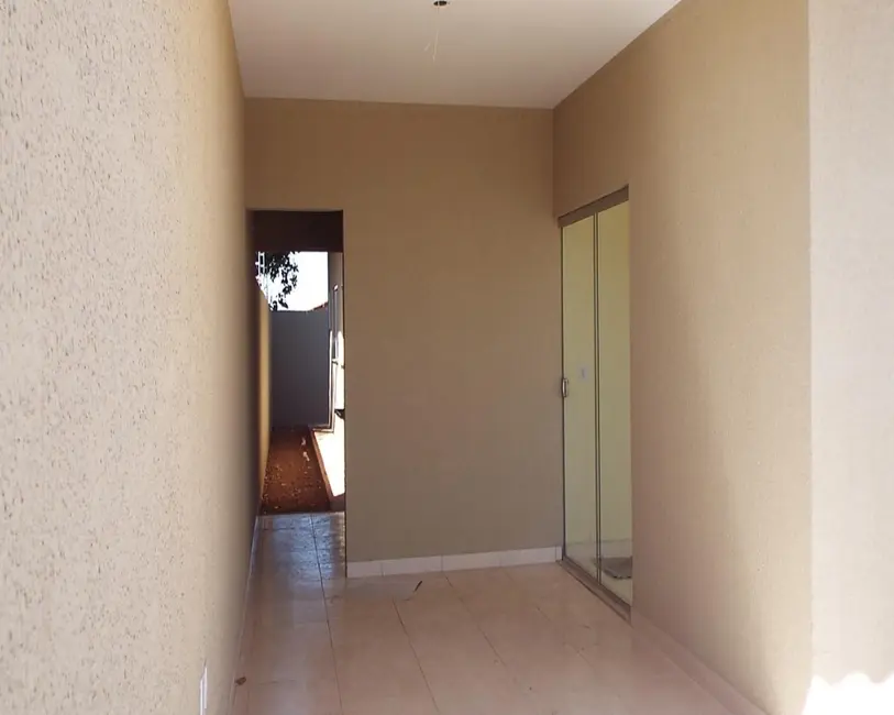 Casa com 3 quartos à venda, 180m2 em Parque Hayala, Aparecida De Goiania - GO - imagem 2 Foto 2 de Casa com 3 quartos à venda, 180m2 em Parque Hayala, Aparecida De Goiania - GO