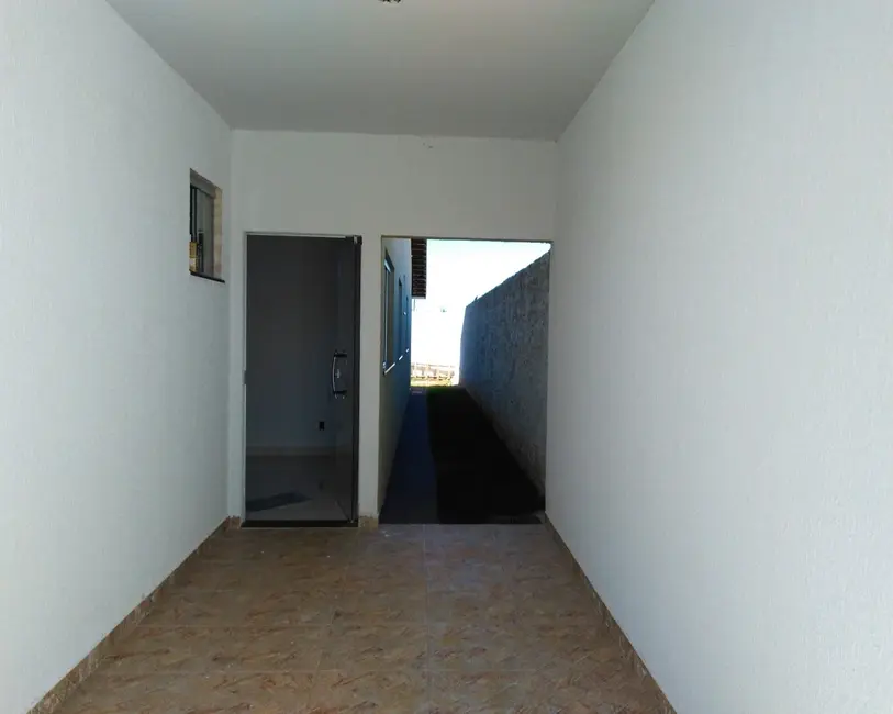 Casa com 3 quartos à venda, 180m2 em Setor Marista Sul, Aparecida De Goiania - GO - imagem 3 Foto 3 de Casa com 3 quartos à venda, 180m2 em Setor Marista Sul, Aparecida De Goiania - GO