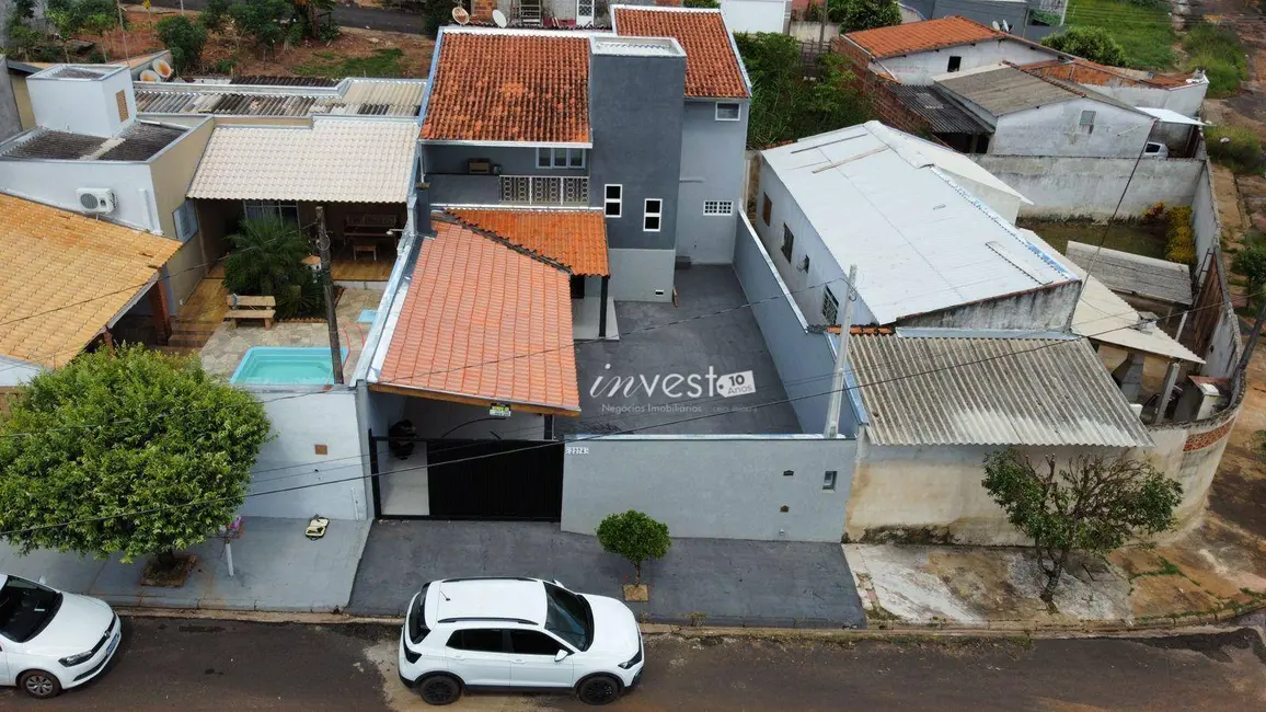 Foto 2 de Sobrado com 4 quartos à venda, 200m2 em Mirassol - SP