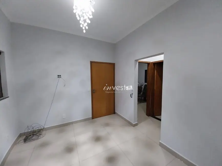 Casa com 2 quartos à venda, 200m2 em Centro, Bady Bassitt - SP - imagem 5 Foto 5 de Casa com 2 quartos à venda, 200m2 em Centro, Bady Bassitt - SP