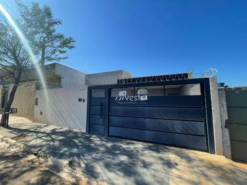 Casa com 2 quartos à venda, 200m2 em Centro, Bady Bassitt - SP - imagem 1 Foto 1 de Casa com 2 quartos à venda, 200m2 em Centro, Bady Bassitt - SP