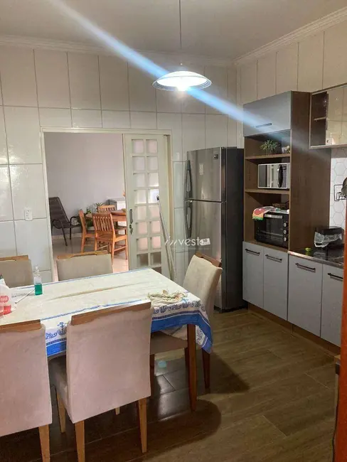 Casa com 3 quartos à venda, 200m2 em Centro, Mirassol - SP - imagem 5 Foto 5 de Casa com 3 quartos à venda, 200m2 em Centro, Mirassol - SP