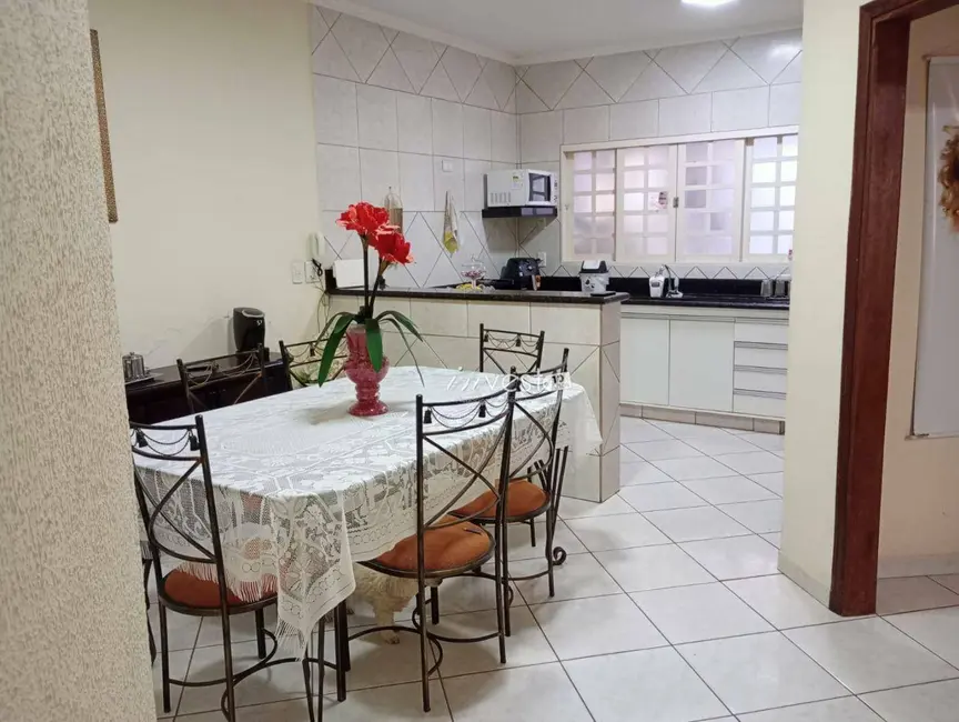 Foto 4 de Casa com 2 quartos à venda, 200m2 em Mirassol - SP