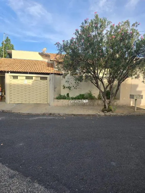 Casa com 3 quartos à venda, 248m2 em Centro, Mirassol - SP - imagem 4 Foto 4 de Casa com 3 quartos à venda, 248m2 em Centro, Mirassol - SP