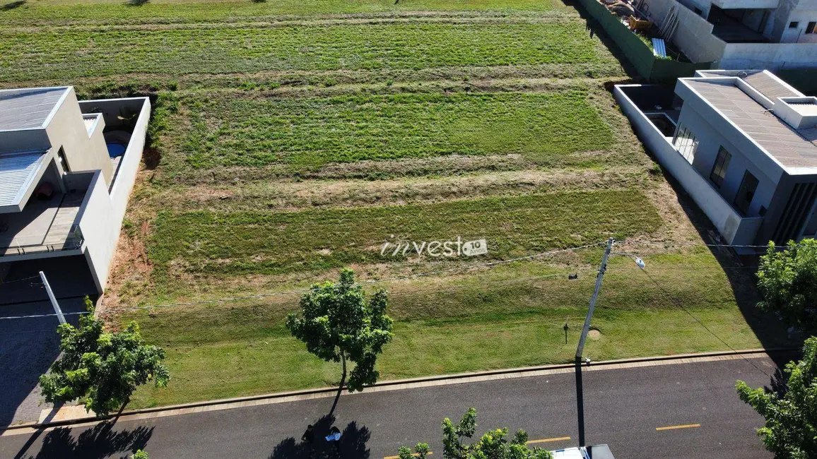 Foto 1 de Terreno / Lote à venda, 303m2 em Centro, Mirassol - SP