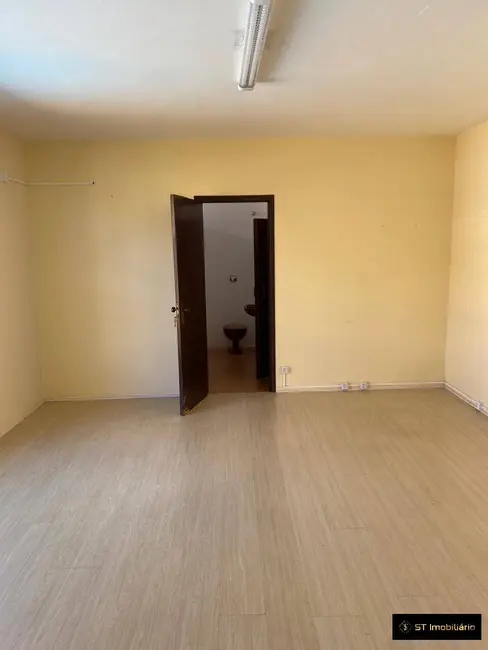 Casa com 3 quartos para alugar em Centro, Atibaia - SP - imagem 8 Foto 8 de Casa com 3 quartos para alugar em Centro, Atibaia - SP