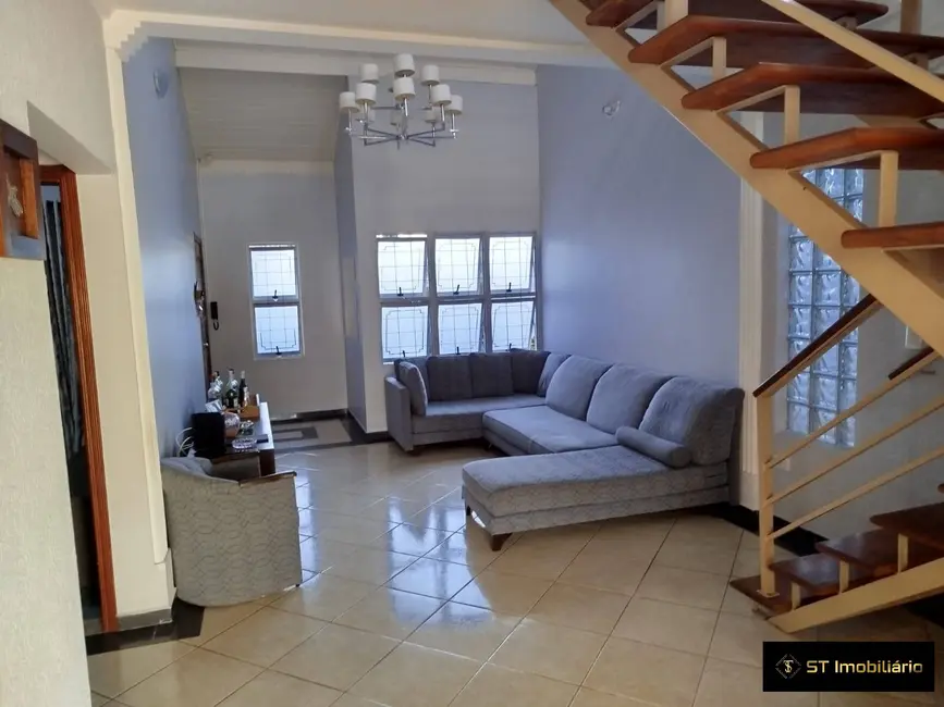 Casa com 5 quartos à venda, 560m2 em Jardim Itaperi, Atibaia - SP - imagem 5 Foto 5 de Casa com 5 quartos à venda, 560m2 em Jardim Itaperi, Atibaia - SP