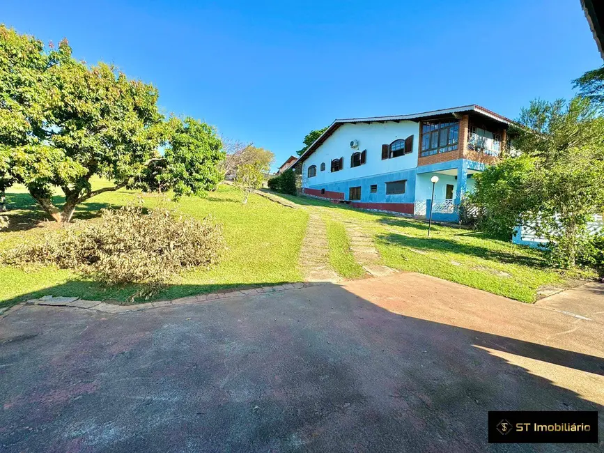 Chácara com 4 quartos à venda, 3000m2 em Vila Dom Pedro, Atibaia - SP - imagem 3 Foto 3 de Chácara com 4 quartos à venda, 3000m2 em Vila Dom Pedro, Atibaia - SP