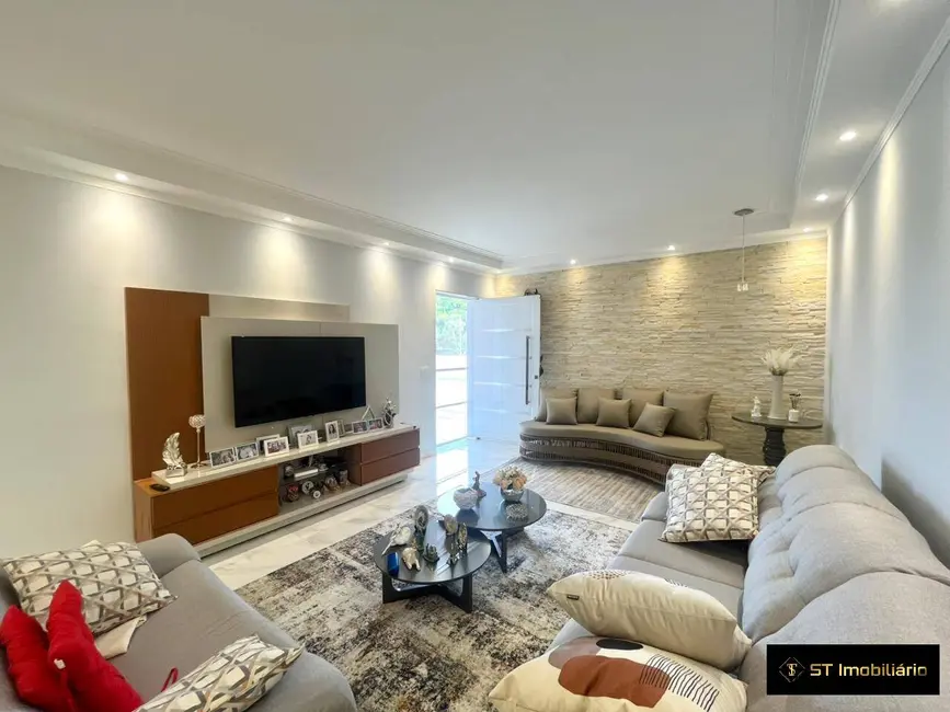 Chácara com 4 quartos à venda, 2000m2 em Vila Dom Pedro, Atibaia - SP - imagem 8 Foto 8 de Chácara com 4 quartos à venda, 2000m2 em Vila Dom Pedro, Atibaia - SP