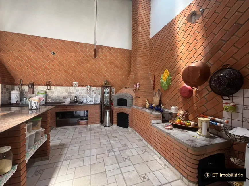 Chácara com 4 quartos à venda, 2000m2 em Vila Dom Pedro, Atibaia - SP - imagem 6 Foto 6 de Chácara com 4 quartos à venda, 2000m2 em Vila Dom Pedro, Atibaia - SP