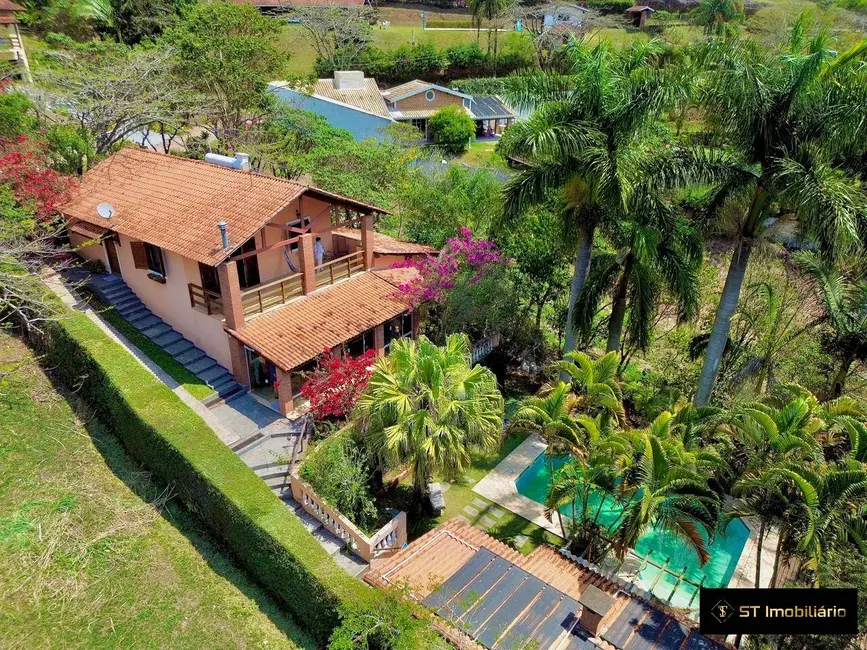 Chácara com 4 quartos à venda, 1210m2 em Piracaia - SP - imagem 2 Foto 2 de Chácara com 4 quartos à venda, 1210m2 em Piracaia - SP