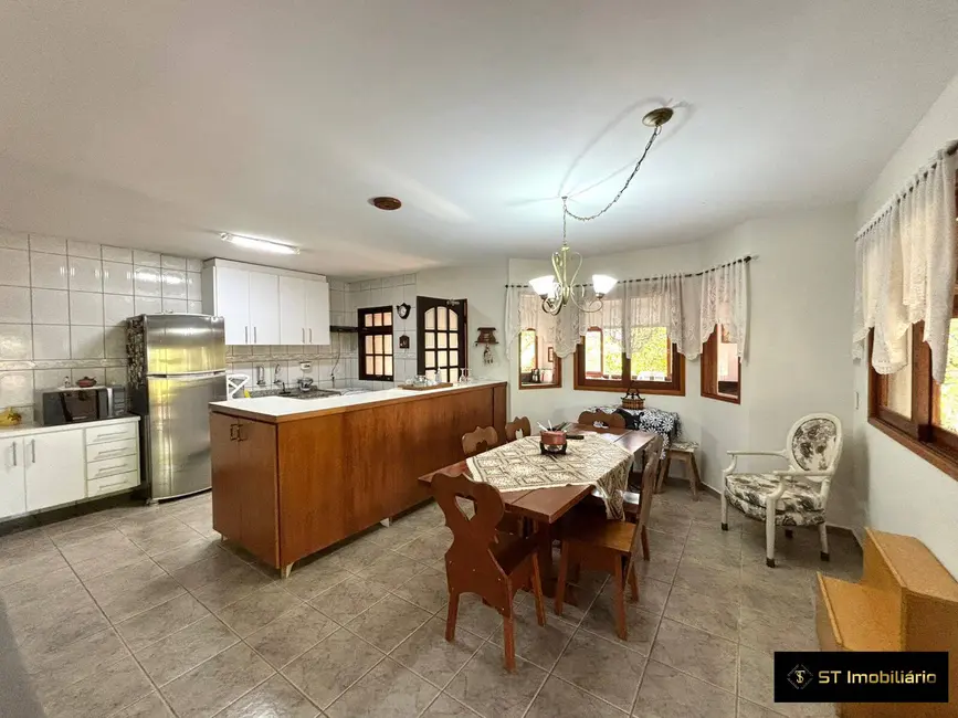 Chácara com 4 quartos à venda, 1210m2 em Piracaia - SP - imagem 8 Foto 8 de Chácara com 4 quartos à venda, 1210m2 em Piracaia - SP