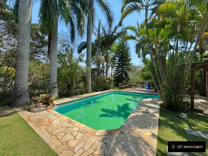 Chácara com 4 quartos à venda, 1210m2 em Piracaia - SP - imagem 4 Foto 4 de Chácara com 4 quartos à venda, 1210m2 em Piracaia - SP