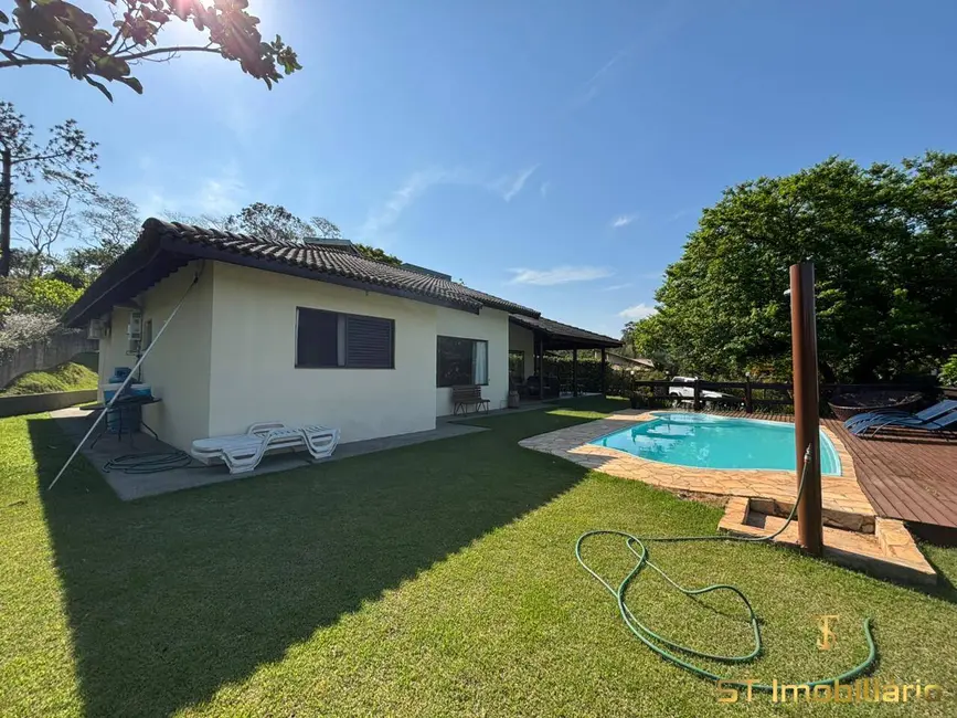 Foto 2 de Chácara com 3 quartos à venda e para alugar, 1500m2 em Loteamento Rancho Maringá II, Atibaia - SP