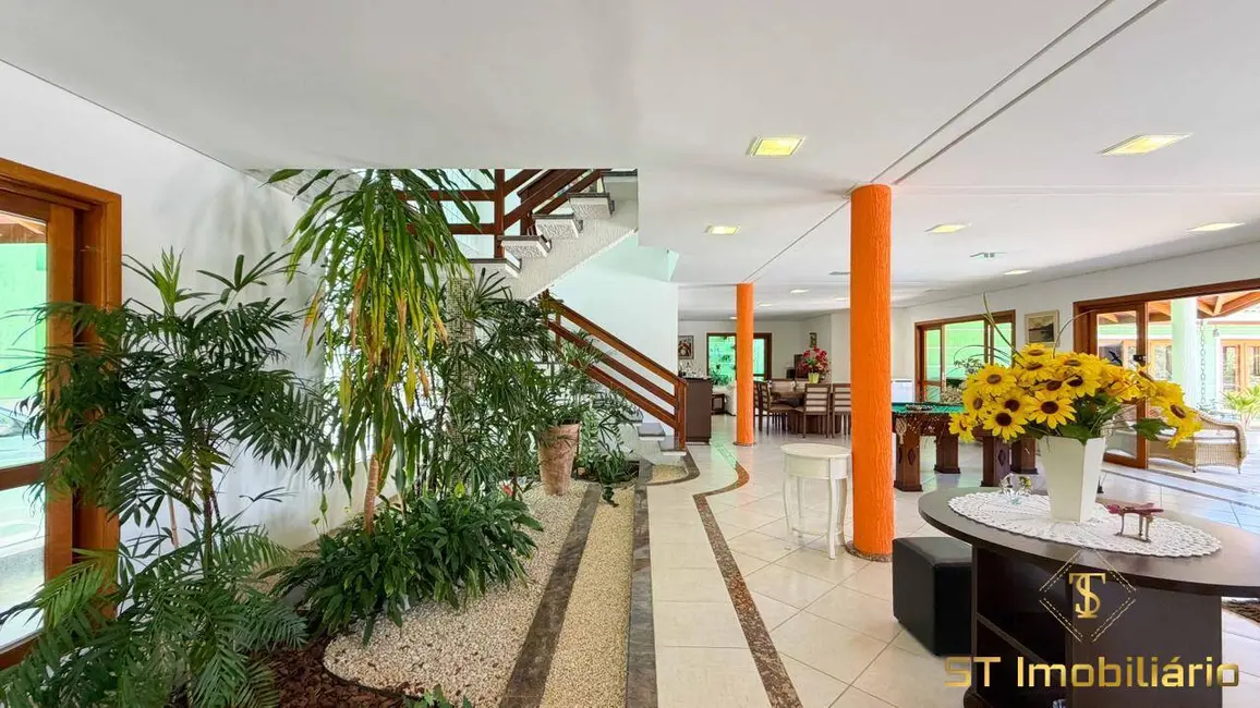 Chácara com 7 quartos à venda, 4326m2 em Piracaia - SP - imagem 8 Foto 8 de Chácara com 7 quartos à venda, 4326m2 em Piracaia - SP