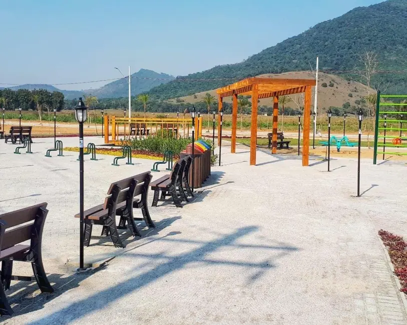 Foto 1 de Terreno / Lote à venda, 204m2 em Itapema - SC