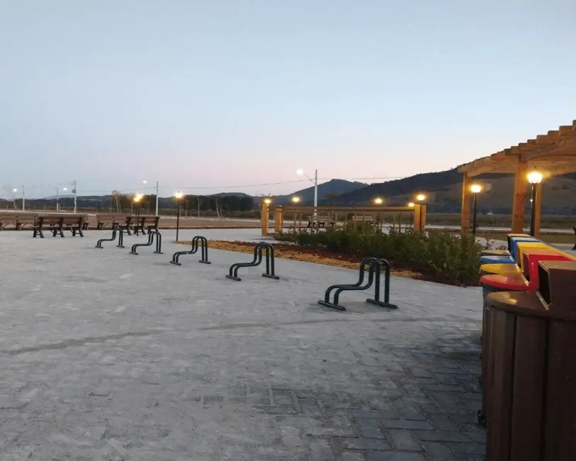 Foto 2 de Terreno / Lote à venda, 204m2 em Itapema - SC