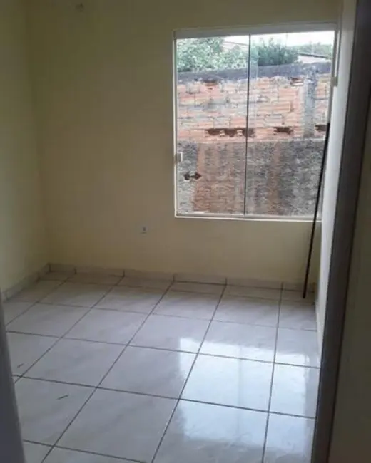 Casa com 2 quartos à venda, 55m2 em Almirante Tamandare - PR - imagem 3 Foto 3 de Casa com 2 quartos à venda, 55m2 em Almirante Tamandare - PR