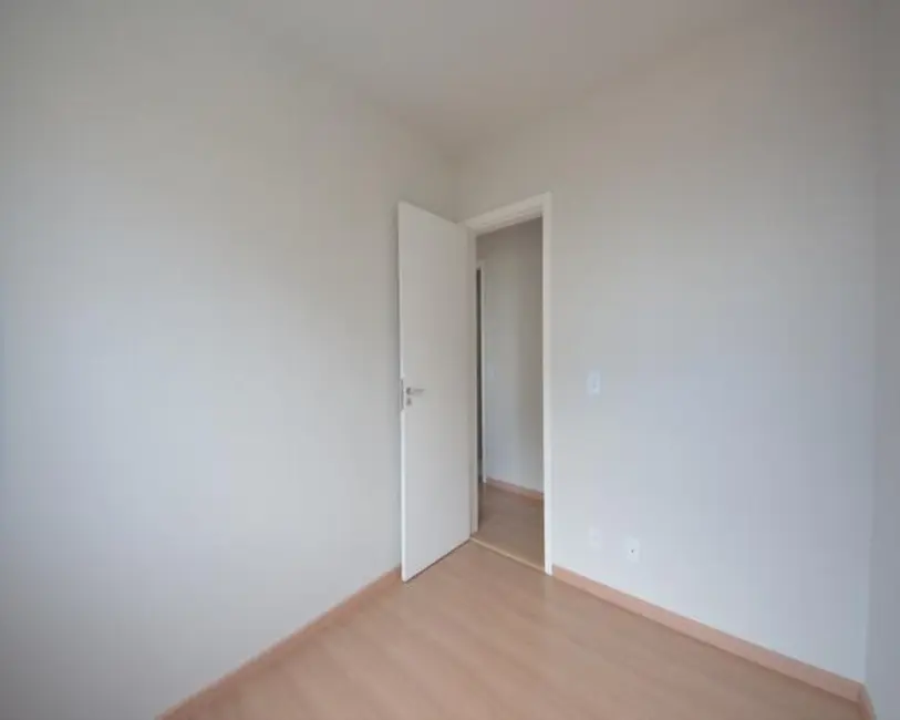 Apartamento com 3 quartos à venda, 60m2 em Pinheirinho, Curitiba - PR - imagem 5 Foto 5 de Apartamento com 3 quartos à venda, 60m2 em Pinheirinho, Curitiba - PR