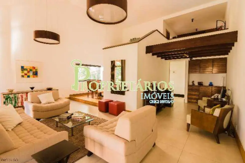 Casa com 5 quartos à venda e para alugar, 402m2 em Rio De Janeiro - RJ - imagem 3 Foto 3 de Casa com 5 quartos à venda e para alugar, 402m2 em Rio De Janeiro - RJ